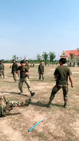 ឃើញវិដេអូនិងហេីយនៅតែសេីច😂#ព្រំដែនកម្ពុជា🇰🇭ថៃ🇹🇭 #ក្ដិបទាហាន😊 #កងទ័ពជើងគោក #ព្រះវិហារ #មុំបី 