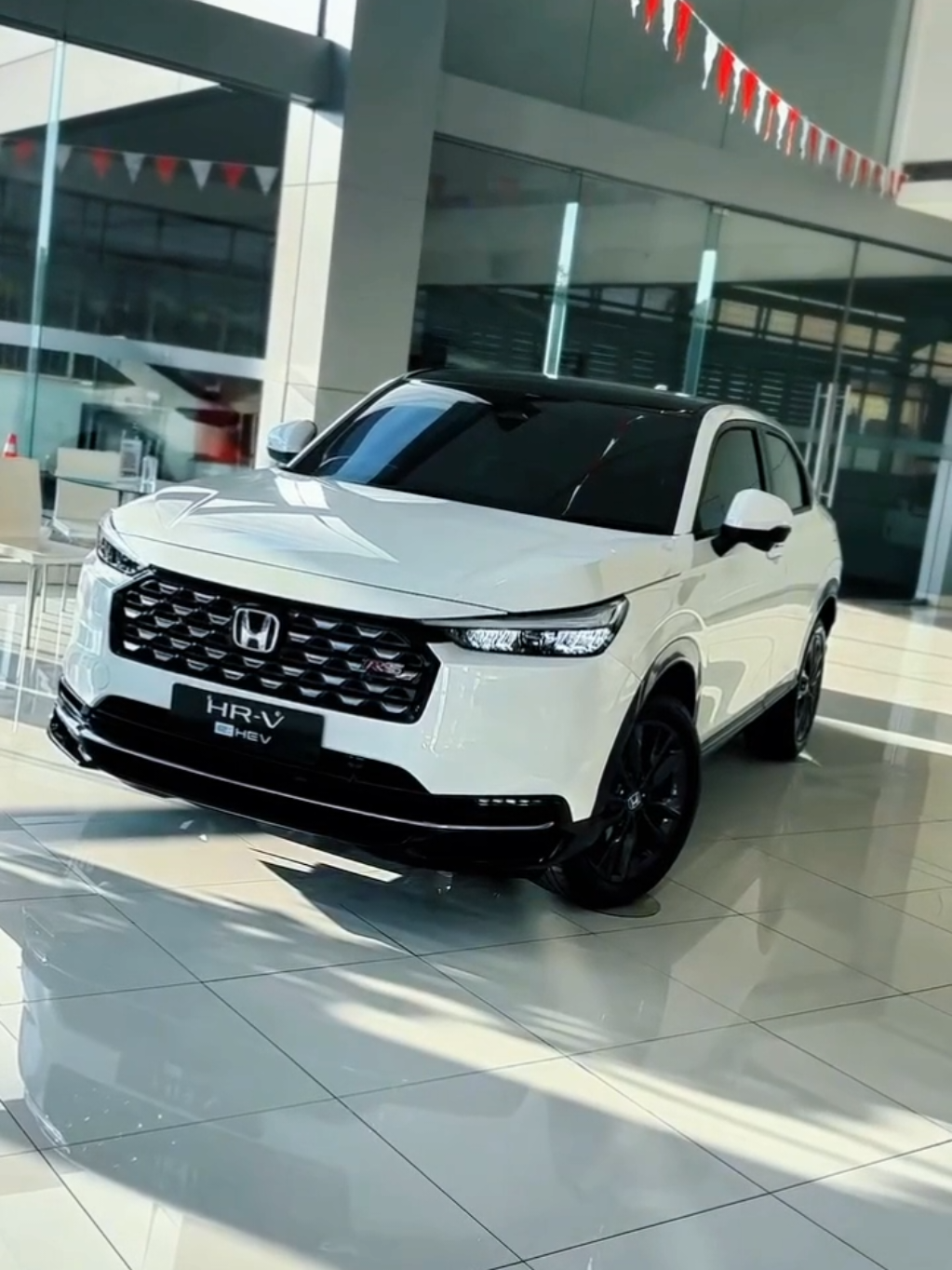 Halo honda lovers ✨️ Hari ini Kita update kembali Hrv E Hev type Rs ya, Fitur udah lengkap dengan sistem keamanan terbaru dan vibes berkendara yang nyaman ☺️ 🫶 Jangan Ketinggalam juga spesial promo akhir tahun nya 🔥🔥 Khusus hrv kita kasih discount up to 50 jt ya gaes 🔥 hubungi andi honda amartha sekarang di 087788130497.  untuk pemesanan atau ingin update info terbaru 🚘🚘 #hrv #honda #mobilimpian #hondaamarthasamarinda #hondahrv 