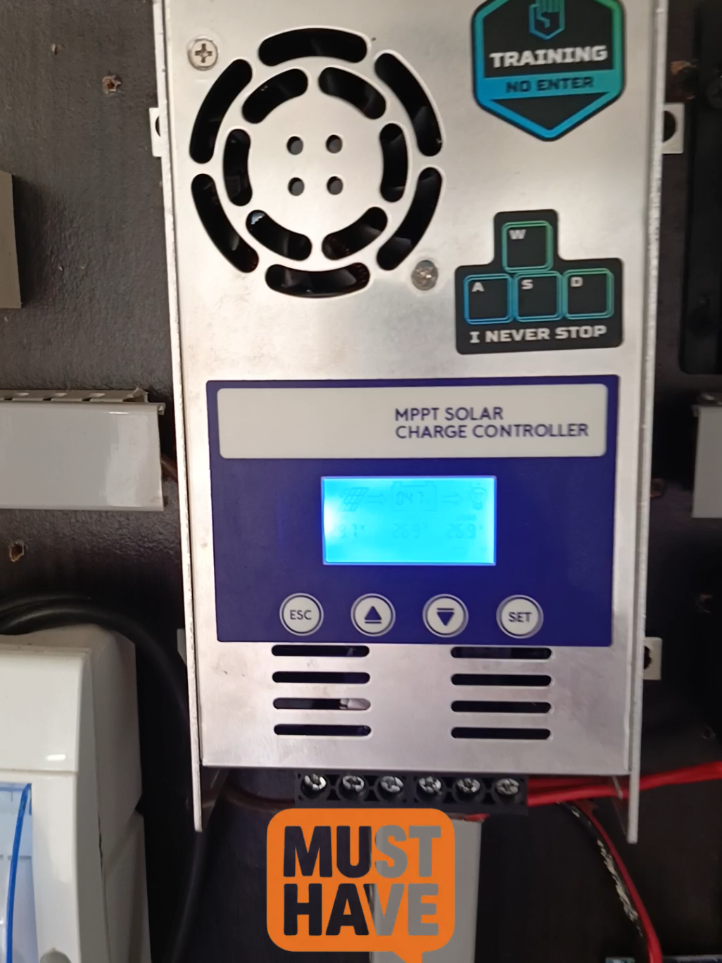 MPPT SOLAR CHARGE CONTROLLER #demuda #solar #mppt #scc #solarsetup