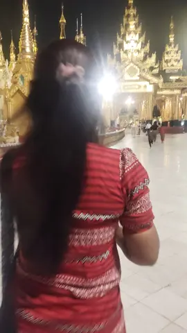 #ရွှေတိဂုံစေတီတော်အရှေ့ဘက်မုခ် #ဘာမှာ့မရေးတော့ဘူး #ချစ်စရာကောင်းတာတစ်ခုပြမယ် 