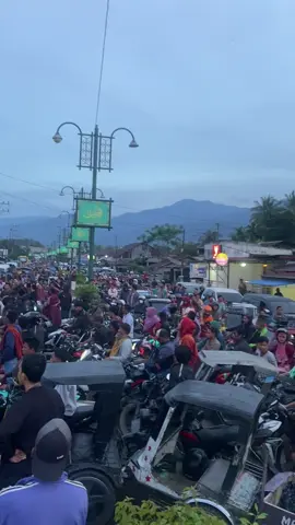 Mau kerumah orang tua aja susah. Gara gara padat antri BBM #bbm #aceh #acehtenggara #bbmlangka 