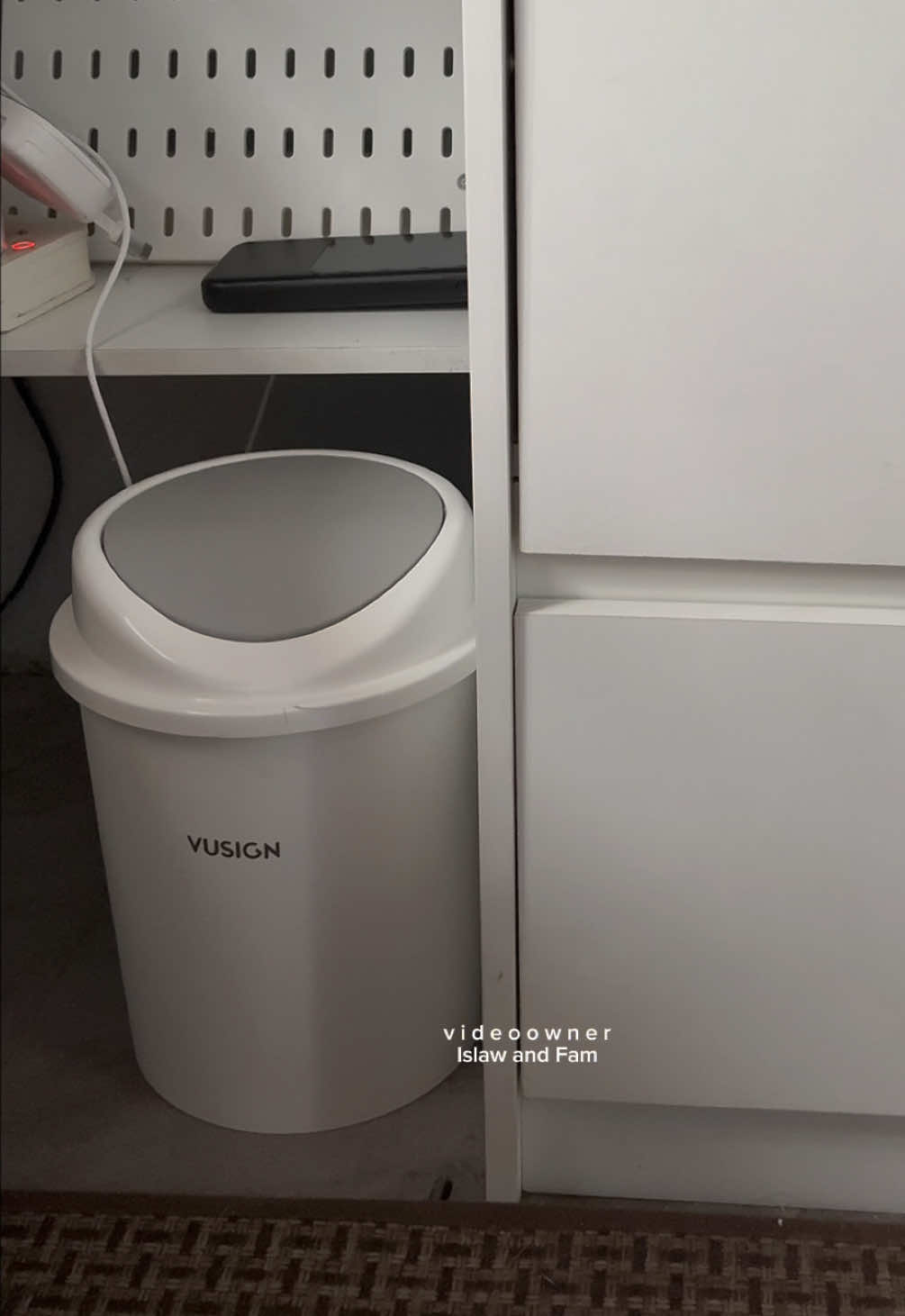 Small but super handy—this mini trash bin keeps everything tidy. #trashbin #trashcan #minitrashcan #tidy 