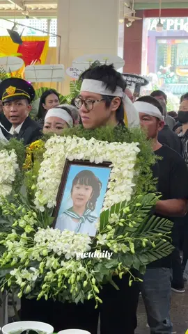 Anh 2 ôm di ảnh em gái khóc nghẹn trong đám tang 3 mẹ con quán ốc #vietdaily #tangle #damtang #3meconquanoc 