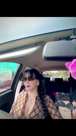 Hi…Lên xe đi cưng 💕🤪