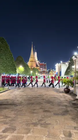 🩷💂🏻‍♀️📯ก้มกราบธงชัยเฉลิมพล 🇹🇭🙇🏻‍♀️กองทหารเกียรติยศ กองพันทหารอากาศโยธิน  พัน.๓ กรม ทย.รอ.อย  🎼🇹🇭🎺รับ - ส่งเสด็จพระบาทสมเด็จพระเจ้าอยู่หัว และสมเด็จพระนางเจ้า ฯพระบรมราชินี 👑 ณ พระที่นั่งอมรินทรวินิจฉัย (๒๕ พฤศจิกายน ๒๕๖๘) #วงโยธวาทิต #ทหารดุริยางค์ #กองทหารเกียรติยศ #ทหารรักษาพระองค์ #ทหารไทย