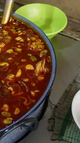 nyobain lontong kikil Pak Madekan Sidoarjo dulur.