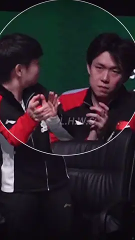 🦁cổ nhìn tui  🦈ảnh cũng nhìn tui #wangchuqin #sunyingsha #王楚钦孙颖莎 #shatou #tabletennis 