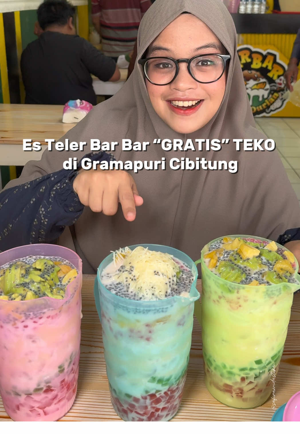 Menu barunya nih Es Teler Teko Bar Bar. Ada 3 varian, original, toping keju dan toping durian. Kalian mau cobain yang mana nih? 📍Es Dawet Durian Bar Bar Gramapuri Tamansari, Cibitung #estelerteko #esteler #esdawetdurianbarbar #kulinercibitung #gramapuricibitung 