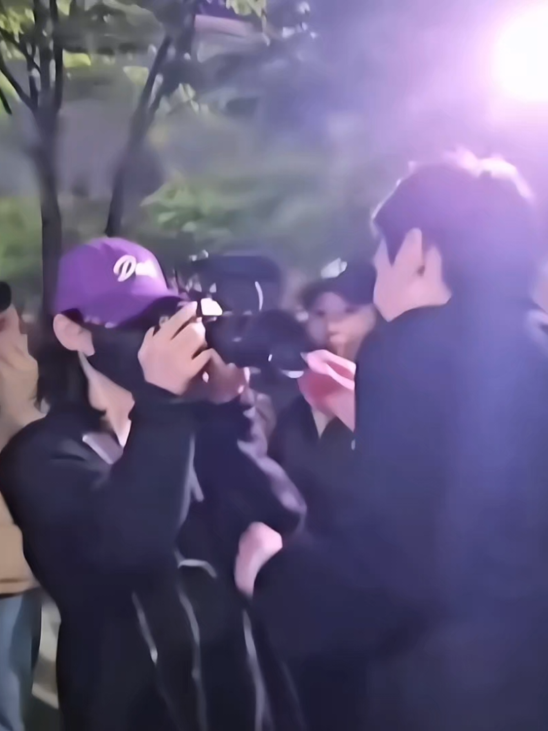 Dating rumors etc.  - Kimyoojung surprise camera ending (kimdohoon scene) - Kimdohoon sees her, he smiles so widely - Kimyoojung so shy when he hug her 🤭💗🤣 #dearx #kimdohoon #kimyoojung 