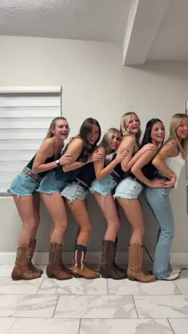 #party #fun #sun #fyp #girls 