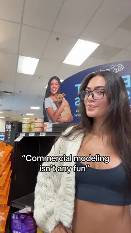 Tbh commercial modeling is where the $$$ is at, PLUS you get to work with brands that you use in your every day life, which is super fun.  #commercial #model #losangeles #petco 