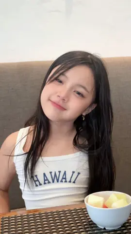 lagi makan selalu digangguin😍