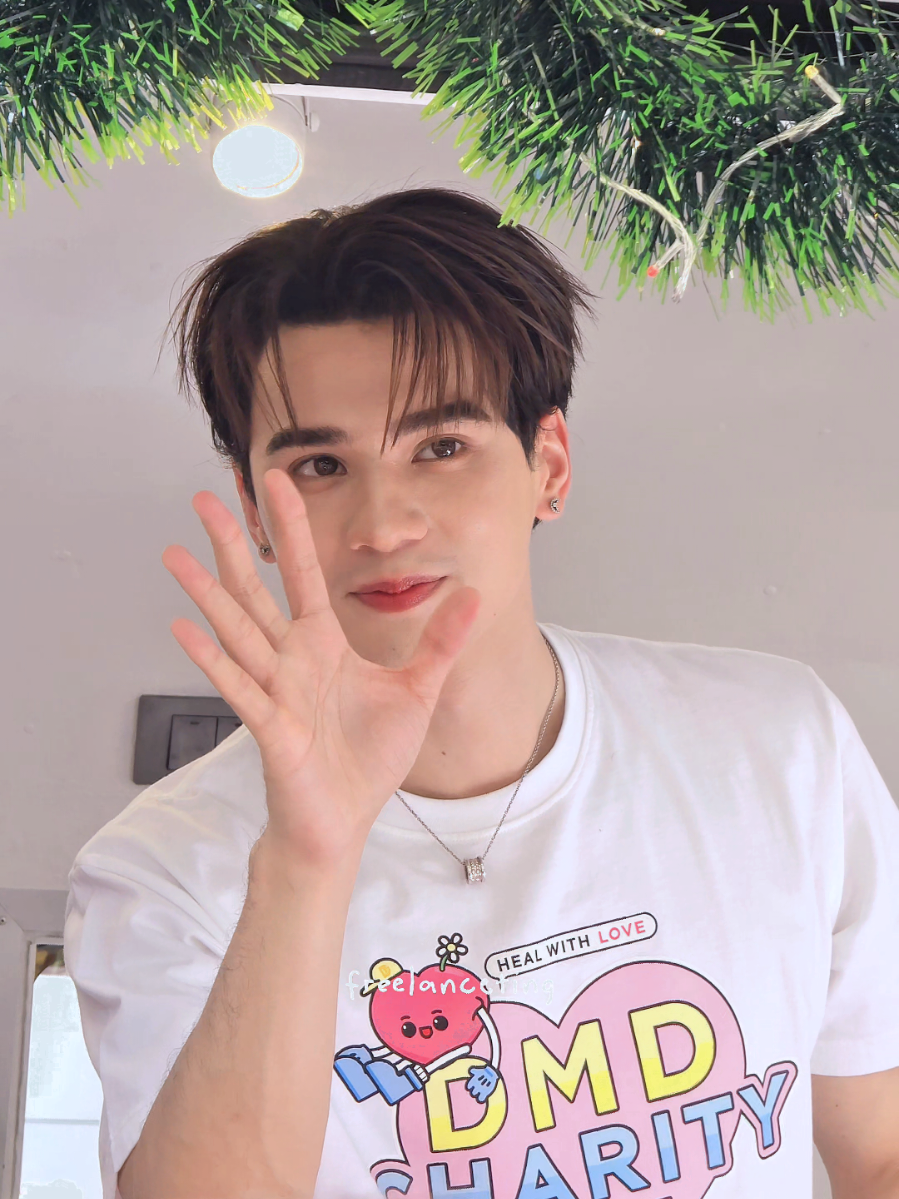 ทักทายบูธฝั่งตรงข้าม จะเป็นใครด้ายยย นอกจากน้อง🐰 #KengHarit #เก่งหฤษฎ์ #KengNamping  #DMDCHARITY2025 @Harit_keng 