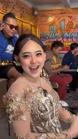 @Silvy Kumalasari pie mbak sil kondisi aman gak musuh pak @mulyo basuki 