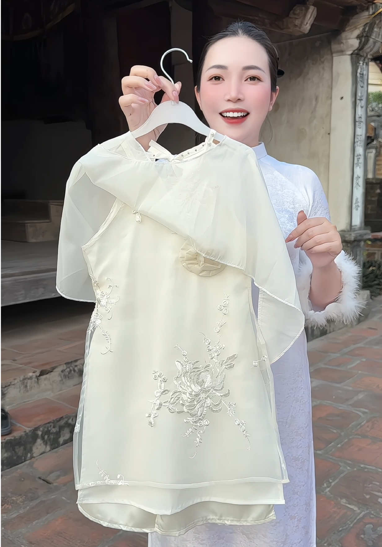 Áo dai cổ yếm cho bé gái #meminmax95 #quanaotreem #aodaibegai #aodaichobe 