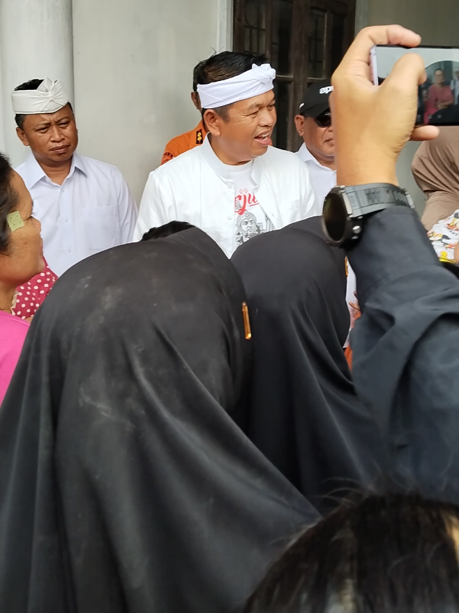 KDM bersama Rakyat.  .  .  .  #omzein  #gebernurjabar  #kdm  #bajiracehtamiang  #susiair🛫 