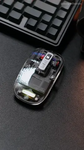 Mouse transparan yang super futuristik! ✨ 3 mode koneksi, ultra silent, dan DPI bisa diatur—kerja makin nyaman & gaya tetap keren. #goojodoq #mousewireless #mousebluetooth #aksesorigadget #kerjalebihmudah