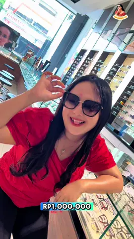 OPTIK SAUDARA HARGA KACAMATA MULAI 20.000 bestif Lagi ada PROMO Periode : 1-31 Desember 2025) 1. Buy 1 Get 1 All Item Kacamata  2. Promo Voucher Diskon    Dapatkan Voucher Diskon Cashback 50% 3. Promo Tukar Poin Telkomsel   Dapatkan Diskon hingga 1jt • Tersedia berbagai pilihan Frame Original dari brand-brand ternama dunia seperti Ray Ban, Furla, Nike dan masih banyak lagi. Dijamin ori 100%! • Gratis konsultasi, servis kacamata, cek mata dg Alat terbaru dan akurat (shoot autoreff dan poruptor) • Tersedia berbagai pilihan softlens mulai harga 20ribu saja 📍 Optik Saudara Tulungagung : Jl Supriadi, No. 31, Tulungagung #tulungagung #tulungagung24jam #optik #reviewnyatifannyfc #optiksaudara