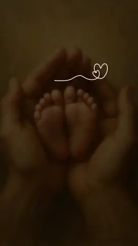 Devocional de Hoy✍️Isaías 49:15-16📖#devocional #palabradedios  #CapCutMotivacional #CapCut  📖 Isaías 49:15-16 dice: 15 ¿Se olvidará la mujer de lo que dio a luz, para dejar de compadecerse del hijo de su vientre? Aunque olvide ella, yo nunca me olvidaré de ti. 16 He aquí que en las palmas de las manos te tengo esculpida; delante de mí están siempre tus muros. -🌿 Meditación: Dios no te suelta, ni por un segundo Este pasaje es uno de los abrazos más tiernos que Dios nos ha dejado en Su Palabra. El Señor compara Su amor con el de una madre, quizás la imagen más fuerte de amor humano… pero dice algo aún más profundo: “Aunque una madre llegara a olvidar… Yo jamás te olvidaré.” Dios te está diciendo: No eres invisible para Mí. No estás sola(o), ni olvidada(o), ni abandonada(o). Tus luchas, tus lágrimas, tus cargas… yo las conozco todas. Cuando dice: “En las palmas de mis manos te tengo esculpida”, significa que tu vida está grabada de manera permanente, no escrita con tinta, sino marcada como una obra que nunca se borra. Él te mira y te recuerda constantemente. Tus “muros” —todo lo que te rodea, lo que te preocupa, lo que te duele, lo que te limita— están siempre delante de sus ojos. Nada se le escapa, nada se le olvida, nada te pasa sin que Él lo sepa. Este verso es la evidencia de que: 💛 Estás sostenida,(o). 💛 Estás marcad(o) por Su amor. 💛 Estás segur(o) en Sus manos. 💛 Eres imposible de olvidar para tu Padre. Respira un momento… Y deja que estas palabras restauren tu corazón hoy.