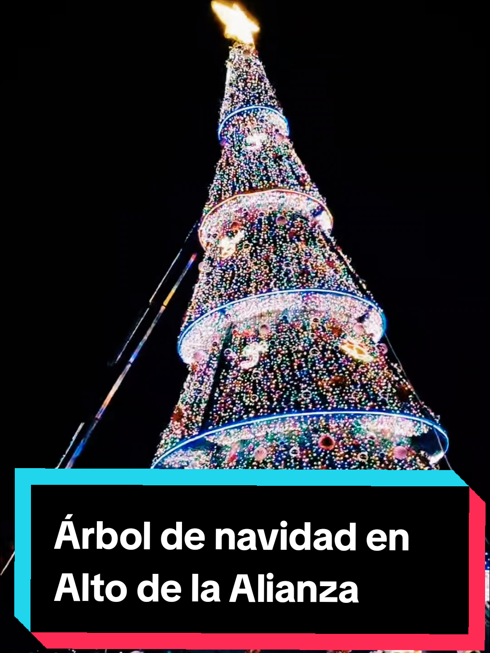 Así fue el encendido del árbol de Navidad en Alto de la Alianza en Tacna #altodelaalianza #tacna_peru🇵🇪 #navidad #arboldenavidad 