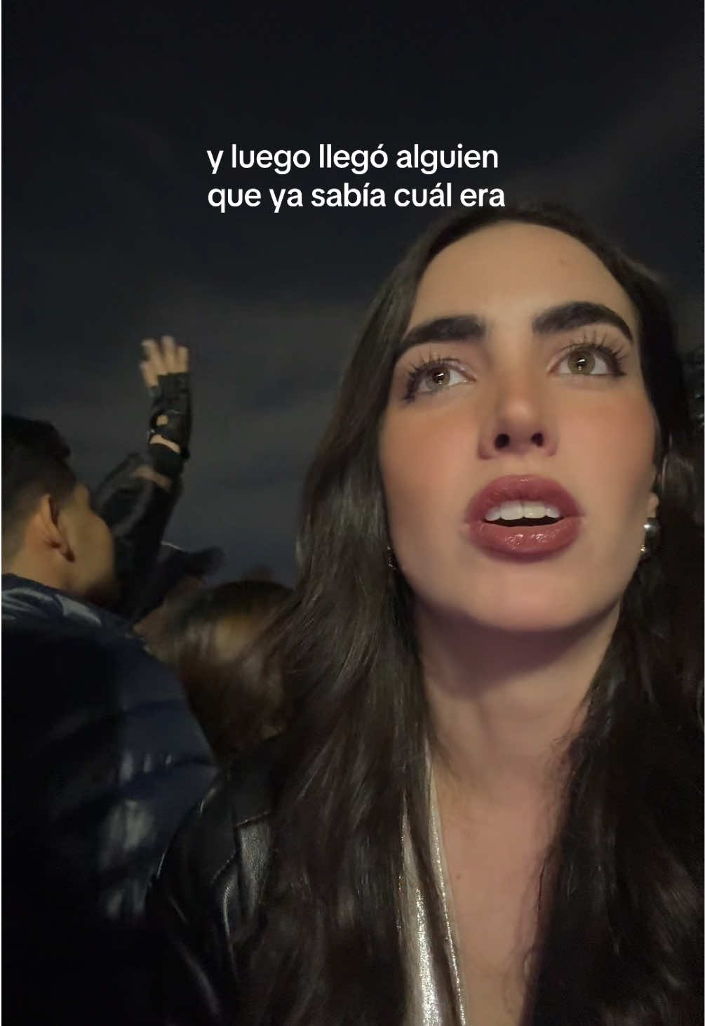 Esto fue en el del martes (2 de dic) y aún faltaban horas para el show jaja había que hablar de algo #dualipa 