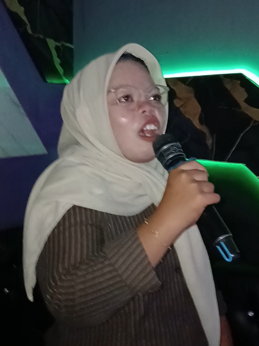 Posisi ne jesika usluk lagi bar bar iki😭😅 @hi.ini Jesika 🫧 @tavaraze.cepu  #fyp #fypage #nyanyi #randublatung #bloramustika 