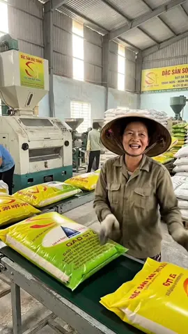 Gạo st25 giá hời quá luôn cả nhà ơi ❤️❤️❤️ #gaost25 #gaongonnhatthegioi #gaoongcua 