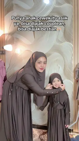 Kayak gamis yg lagi aku pake, bisa couplean sama chana, yg mau samaan bun, bisa cek keranjang atau join live ya❤️🫶🏻 #gamisanak 