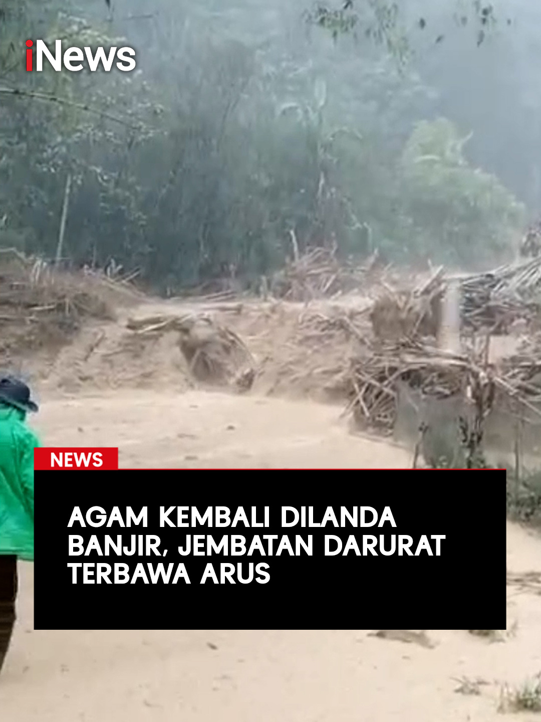 Air Sungai Batang Nanggang di Palembayan, Kabupaten Agam, Sumatra Barat meluap lagi setelah curah hujan cukup tinggi mengakibatkan jembatan darurat terbawa arus pada Sabtu (6/12), sekitar pukul 17.08 WIB. Luapan air sungai tersebut menghanyutkan jembatan yang dipasang masyarakat, TNI, Polri, dan relawan lainnya. Kepala Polres Agam AKBP Muari mengatakan tidak ada korban jiwa dampak meluapnya air sungai tersebut karena tim yang melakukan pencarian korban sudah menghentikan pencarian sebelum hujan turun. Baca selengkapnya hanya di  https://www.inews.id/news #iNews #Agam #Sumbar #Banjir #JembatanDarurat