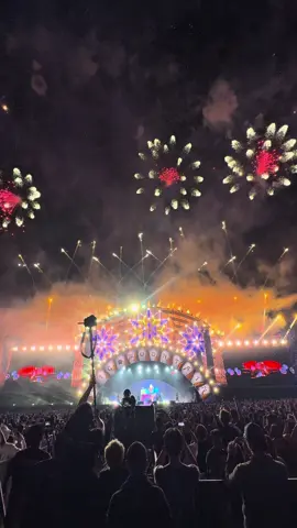 คืนแรก ผ่านไปด้วยดี อย่างสุดอ่ะค้าบ กับพลุ เพลง แสงสุดท้าย Bodyslam Pepsi Present Big Mountain Music Festival 15 แล้วพบกันอีก1 วันนะครับ  #เป๊ปซี่ซ่าหน่อยมั้ย #BMMF15 #มันมงคลมาก  #gayray #GMMSHOW   