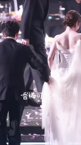 Họ thì đi đêm hội về lâu rồi,còn t thì vẫn mắc kẹt ở đây #ngaothuybang #lylandich 