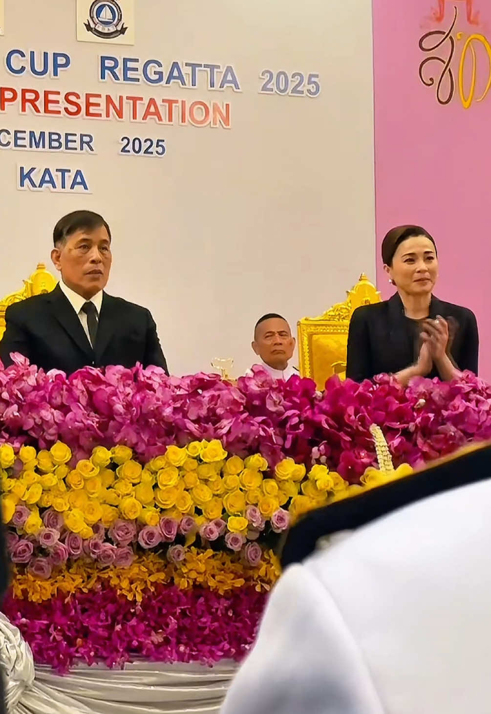 ในหลวงและสมเด็จพระราชินี 💛💜 my heart is full  ⛵️37th Phuket King’s Cup Regatta 2025 #ในหลวงรัชกาลที่10 #สมเด็จพระนางเจ้าสุทิดา #phuket #พระราชินีสุทิดา #queensuthida 