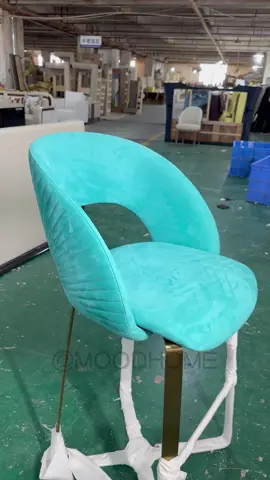 This turquoise chair is a playful statement piece: plush velvet upholstery, a sleek curved silhouette, and subtle ribbed detailing add texture—paired with gold legs for a luxe finish. Perfect for adding a pop of color to modern dining or lounge spaces. ✨ Custom materials, color & style available. 📩 DM or WhatsApp: 86 17316801236 #DubaiHome #QatarLuxury #SaudiStyle #MiddleEastLuxury #GulfInterior        