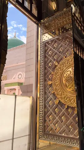 ابنن طالبب🤍😔. #احمد_بن_طالب #القبة_الخضراء #المسجد_النبوي #للهم_صل_وسلم_على_نبينا_محمد #اجر_لي_ولكم_ولوالدينا_وللمسلمين 