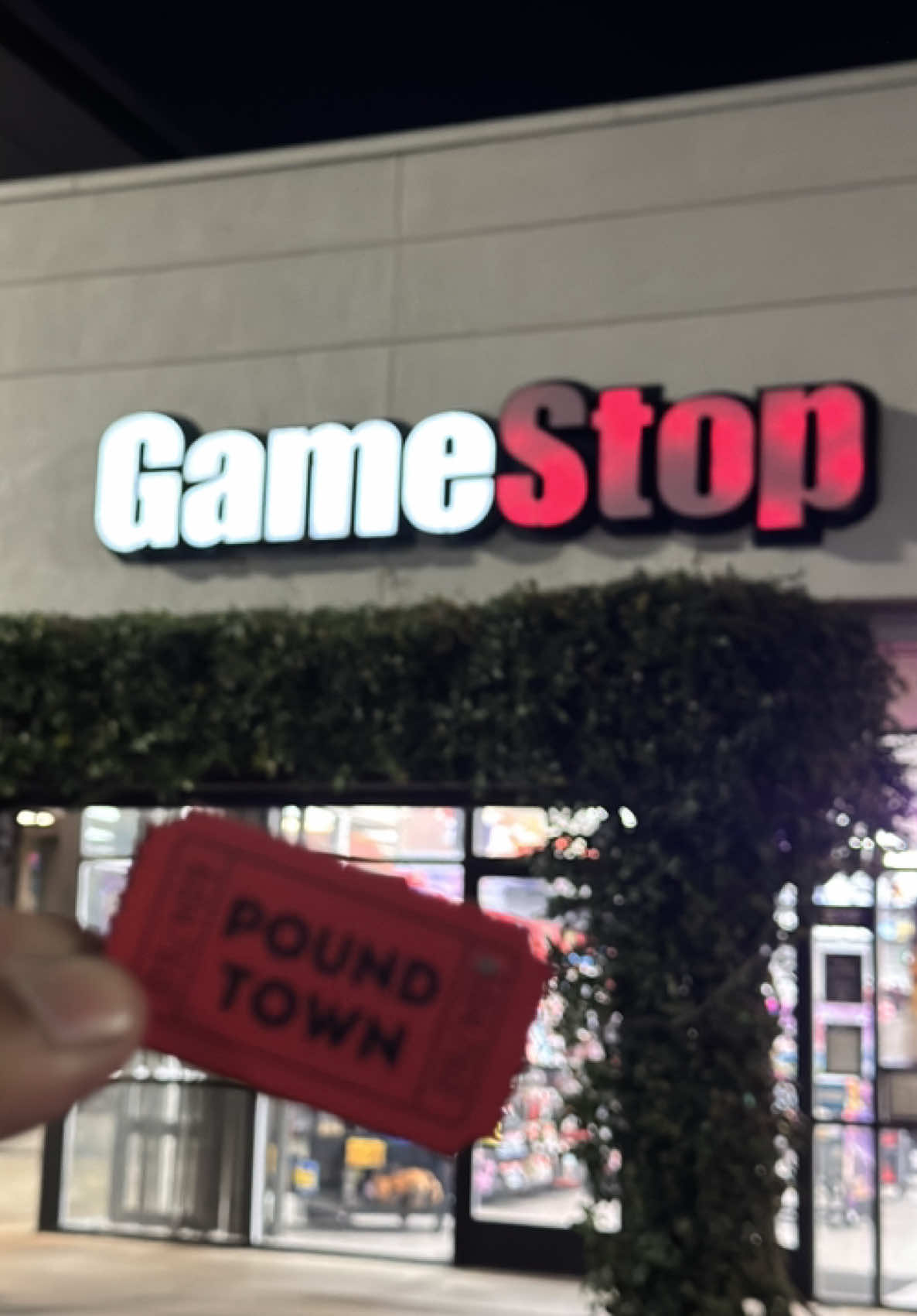 Took GameStop to pound town n got $5 😌 #gamestop #tradeanything @GameStop 