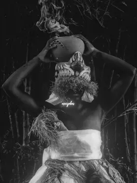 Biribi bò wọ́n lójú ,Ogbèri nko mộ màrìwò 🦋 foto do @vendavaldeaxe #oya #iansa #umbanda #candomble #macumba 