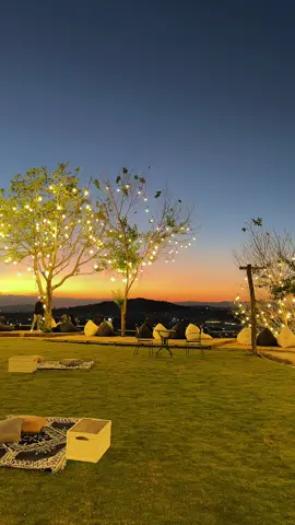 Dành cho ai mê hoàng hôn trên Đà Lạt.....#ngaythongdongcaphe 