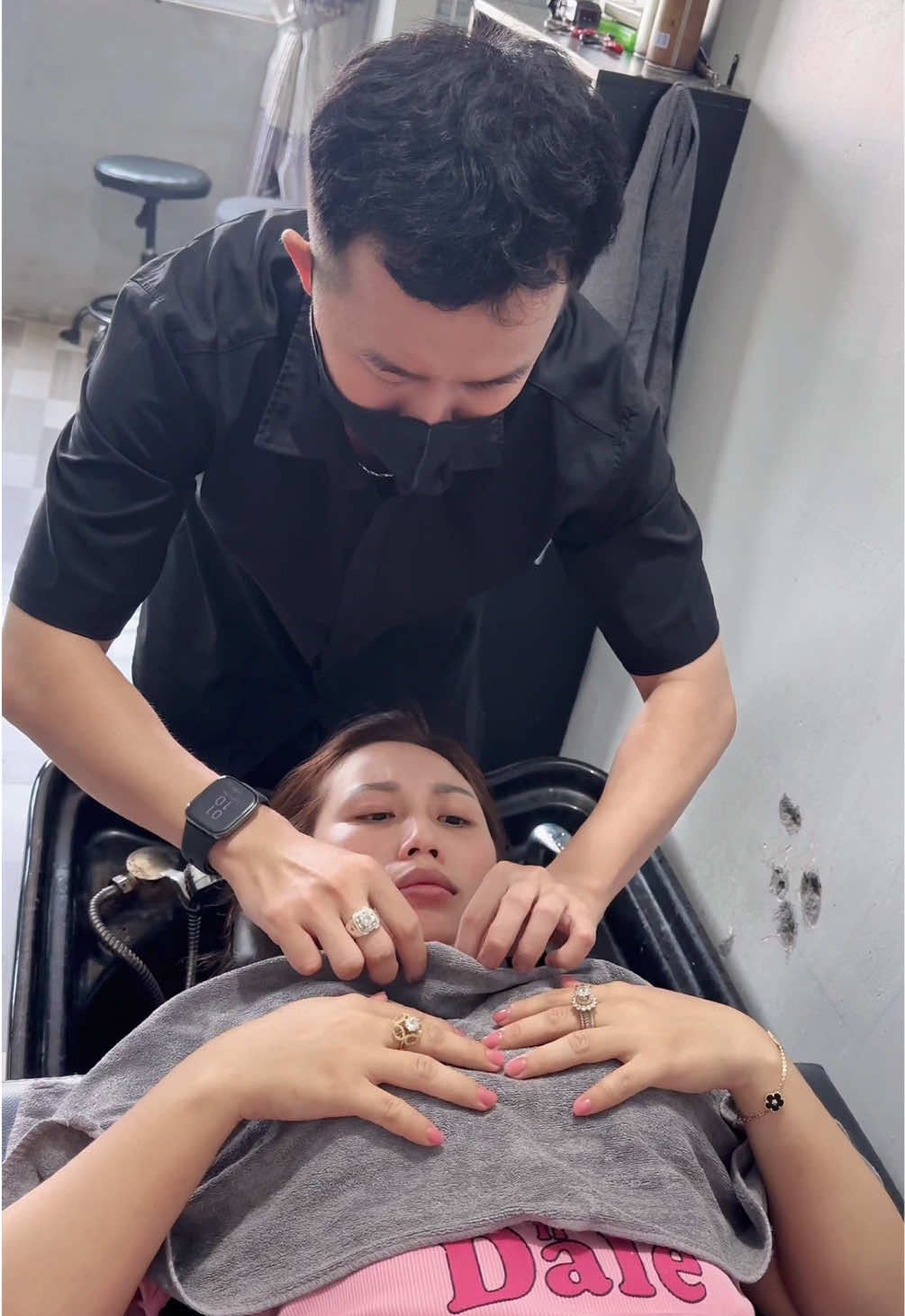 Học online giúp anh em kiếm thêm 🤪 lưu ý: thực hành các chị nhà mình , hoặc crush #tiệmtocque #barber #clipvuigiaitri #vuinhon #giaitri 