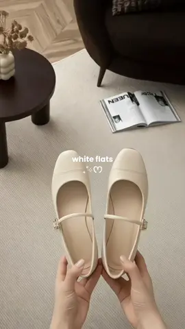 very affordable cream white flat shoes sandals for everyday use! #affordable #shoes #shoesrecommendation #affordableshoes #flatshoes 