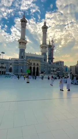 دل رب نال لا بندیا *Madina Munawara*  Madina Munawara is one of the holiest cities in Islam. It is located in Saudi Arabia. Our beloved Prophet Muhammad (ﷺ) migrated to Madina from Makkah. This migration is known as Hijrah. The Prophet (ﷺ) built Masjid-e-Nabawi in Madina. His blessed tomb is also in Masjid-e-Nabawi. Madina is a city of peace, love, and light. Muslims from all over the world visit it with great respect. People feel deep spiritual joy when they enter the city. The atmosphere of Madina is full of blessings and tranquility. Every Muslim wishes to visit and pray in Madina Munawra #plztiktokteamdontunderviewmyvideos #foryoupage #