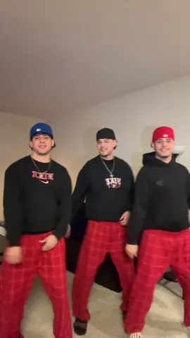 Us again 😝🎄🎅🏻 @johnmoralesssss @Joshmoralesssfr 🧛🏻 @DIORJAKEE #foryoupage #trend #moralestripletsss #viral #fyp 