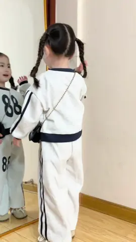 Bộ quần áo dài tay bé gái in số#thinhhanhxuhuong #babygirrl💜 #mevaembe❤️❤️❤️ #quanaotreem #boquanaobegai 