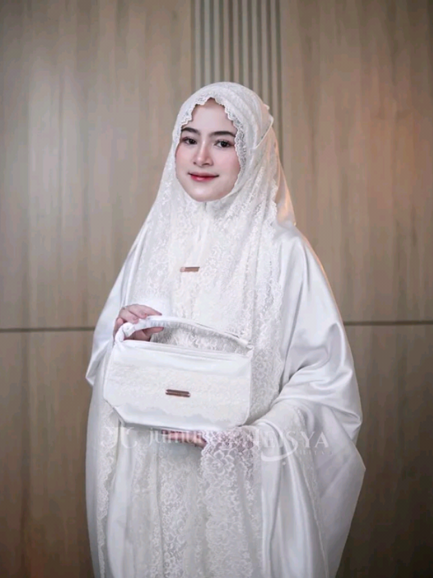Mukenah Silk Premium Special Edition Lace Neisya x Jumuna Terbaru. Stok Terbatas Bahan Adem, Nyaman, Dingin, dan Elegan 😍😍🥰🥰💯💯  #mukenahcantik #mukenahpremium #mukenahtraveling #mukenahmurah #promoguncang1212 