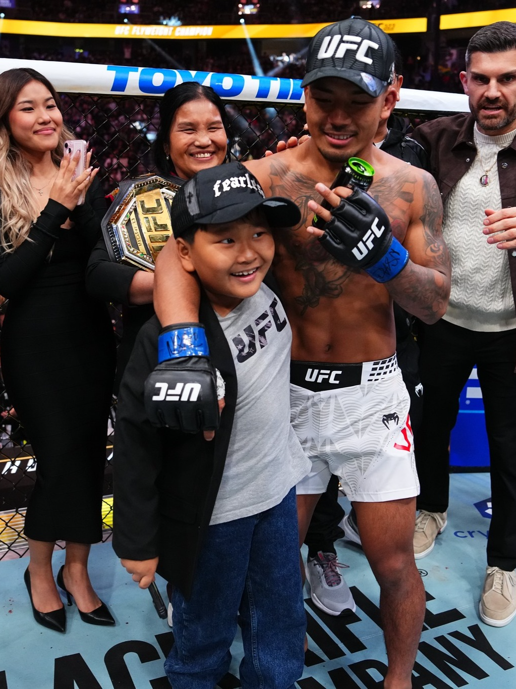 မြန်မာအတွက် သမိုင်းတွင်တဲ့ နေ့ ------------ ၂၀၂၅ ခုနှစ် ၊ ဒီဇင်ဘာ ၇ ရက် ၊ နတ်တော်လဆုတ် ၃ ရက် ၊ တနင်္ဂနွေနေ့ဟာ ကမ္ဘာအရပ်ရပ် ရောက်နေတဲ့ မြန်မာတစ်မျိုးသားလုံးအတွက် သမိုင်းထဲမှာ မှတ်သားထားရမယ့်နေ့။ တွင်းထွက်ပစ္စည်းမရှိဘူးလို့ ပြောကြတဲ့ ချင်းတောင်က အဖိုးတန် ရတနာတပါး ပေါ်ထွက်လာတဲ့နေ့။ တစ်ကမ္ဘာလုံးက မြန်မာက ဘာလဲ ဆိုတာ သိသွားတဲ့နေ့။