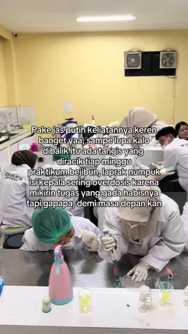 mumet-mumet gimana gitu #farmasi #praktikum #farmasistudent #pharmacy #lab 