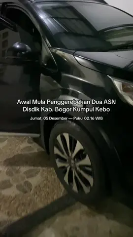 Karena banyak banget komen yang membela ayah saya: “Kenapa gak ngomong baik-baik sama ayah?” “Kenapa harus dobrak pintu begitu?” “Stop drama nya mba, keluargamu tuh udah ancur, let it go btch.” Hari ini saya sertakan video awal mula kenapa saya sampai harus masuk seperti itu, supaya kalian lihat semua konteksnya. Ayah saya sudah MENINGGALKAN rumah selama 6 bulan. Beliau mengaku sudah menalak 3 ibu saya (namun ibu saya merasa belum ditalak), dan ayah saya tidak mengurus perceraian negara sama sekali. Ibu saya masih istri sah. 25 tahun menemani, berjuang, dan bertahan, tapi dibalas dengan perselingkuhan, kebohongan, dan kekerasan. Dan alasan ayah saya tidak mau menyelesaikan pernikahan secara hukum? Karena ada aturan ASN yang ayah saya tidak mau penuhi: 📌 “ASN pria yang menceraikan istrinya WAJIB memberikan 1/3 gaji untuk mantan istri + 1/3 untuk anak-anak.” Diatur dalam PP No. 10 Tahun 1983 tentang Izin Perkawinan & Perceraian PNS yang masih berlaku hingga saat ini di Indonesia. Ayah saya, Dr. Sudarno, S.Pd, M.Pd, Pengawas SMP, Pembina IV/A mengaku “tidak mampu” dan hanya mau memberi Rp1.500.000/bulan untuk mantan istri + 3 anaknya. Tapi di belakang? - Tinggal serumah dengan selingkuhan - Pergi ke luar kota bersama - Menginap di hotel - Bahkan sampai nikah siri (ilegal bagi ASN) Buat yang komen “kalau ngga cocok ya cerai aja, simple.” INI BUKAN MASALAH CINTA. Ini masalah pelanggaran hukum & moral: ❌ Pelanggaran berat kode etik ASN ❌ Kumpul kebo sejak 2024 (jauh sebelum ketahuan) ❌ Nikah siri ilegal untuk ASN ❌ Penyalahgunaan data istri sah untuk menyebrangkan selingkuhan ❌ KDRT ❌ Mengabaikan nafkah ❌ Meninggalkan rumah tanpa tanggung jawab Saya sebagai anak SUDAH MUAK. Muak melihat Ibu saya digantung, diinjak harga dirinya, dan dibiarkan menderita. Muak melihat dua ASN yang harusnya jadi panutan malah berperilaku tidak bermoral & tidak beretika. Saya minta tolong bantuannya netizen: 🔥 BANTU KAWAL 🔥 BANTU KASIH SANKSI SOSIAL 🔥 BANTU VIRALKAN 🔥 BIAR DUO PELANGGAR ETIKA INI DIPECAT SESUAI ATURAN ASN Karena kalau bukan kita yang bersuara, pelaku dan oknum pemda akan terus tutup mata. Terima kasih untuk semua dukungannya. Kalian membuat saya dan Mama tidak merasa sendirian. Big hugg❤️‍🩹🙏 #fyp #viral #asn #perselingkuhanasn #dinaspendidikan