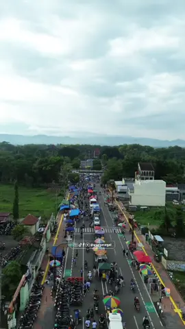 Minggu pagi di Alun-Alun Slawi. #wargategal 