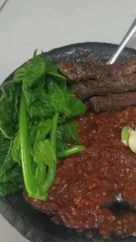 seperti biasa mase#sambelterasi#ikanasin#petehhhh#godonggandol