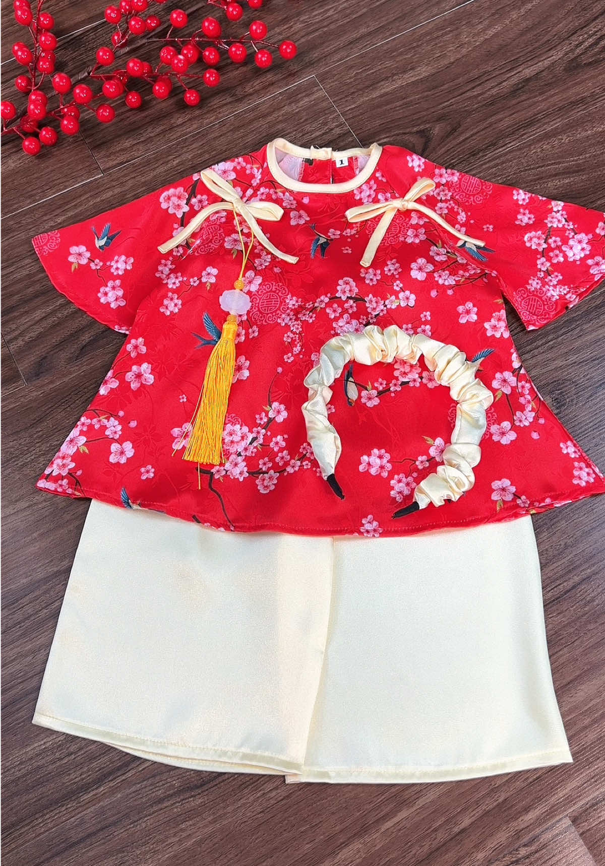 Áo dài Tết xinh bé gái, kèm Bờm tóc xinh  #mebeegao #aodaitet #aodaitet2026 #aodaibegai #thoitrangtreem 