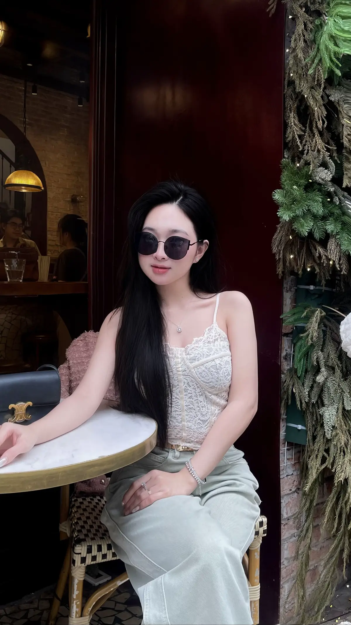 Nhớ mãi những thoáng môi mềm, hơi em sát cạnh, địa cầu ngừng quay 🫀 #tamtrang 